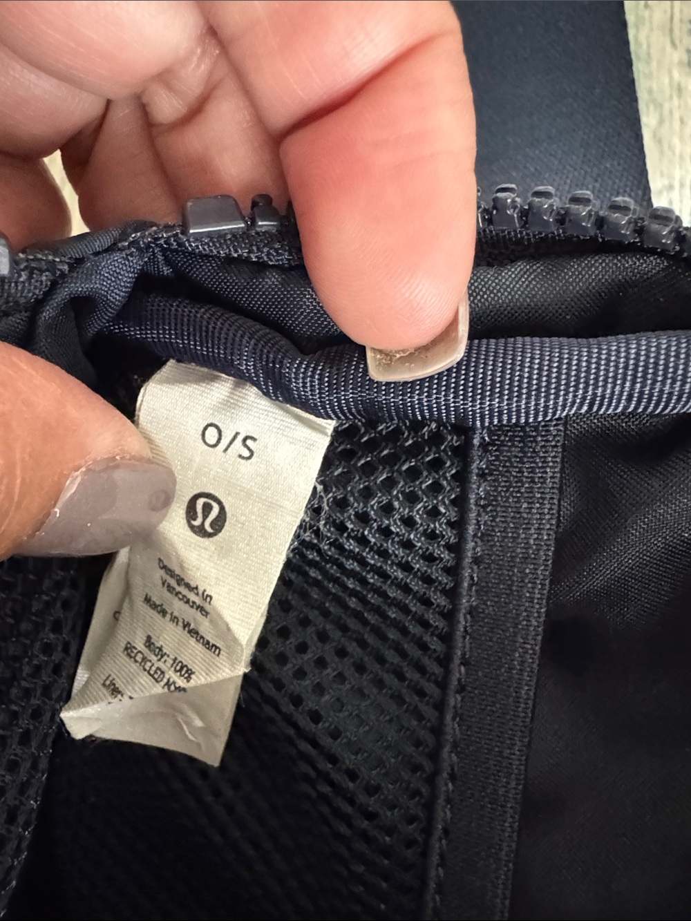 lululemon athletica Navy Lightweight Belt Bag - Picture 5 of 8